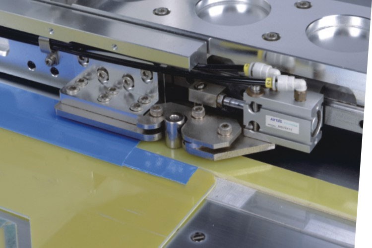 System pozwalający na szybką i precyzyjną zmianę szablonów szycia.