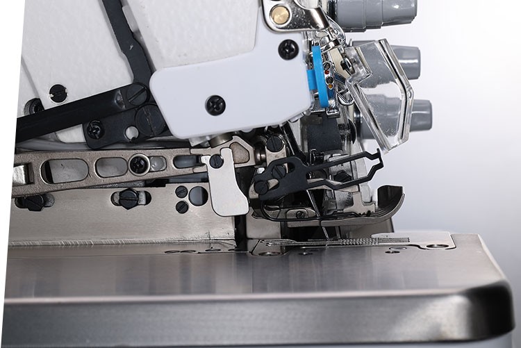 Overlock z zwiększonym maksymalnym uniesieniem stopki.